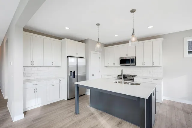 $579,900 | 1539 Creekwood Drive, New Richmond, WI 54017