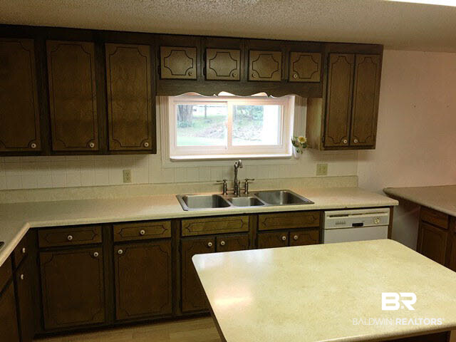 23220 McPhillips Road Loxley, AL 36551 - Photo 5 of 29 Kitchen