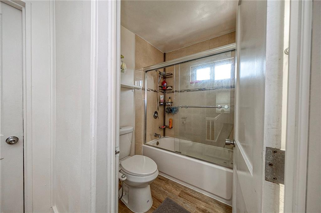 423 Walnut Street Pittsburgh, PA 15238 - Photo 20 of 41 Second Floor Bathroom