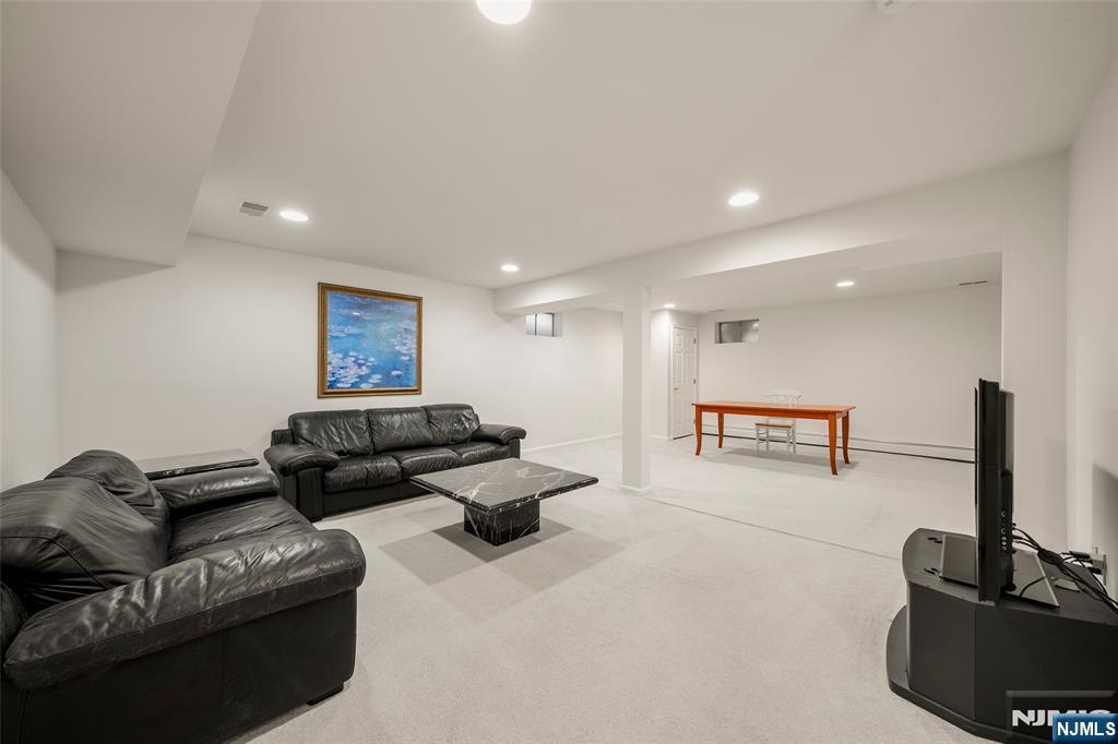 7 Woods Edge Road Old Tappan, NJ 07675 - Photo 24 of 32