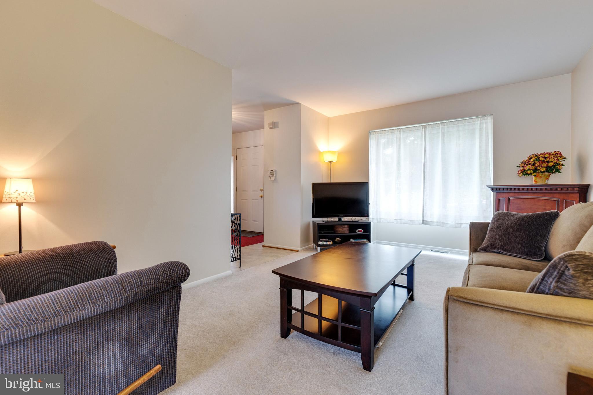 8980 Centerway Road Gaithersburg, MD 20879 - Photo 6 of 32 Living Room