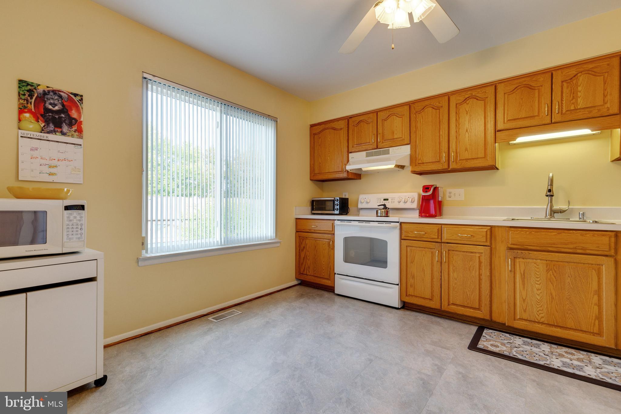 8980 Centerway Road Gaithersburg, MD 20879 - Photo 9 of 32 Kitchen