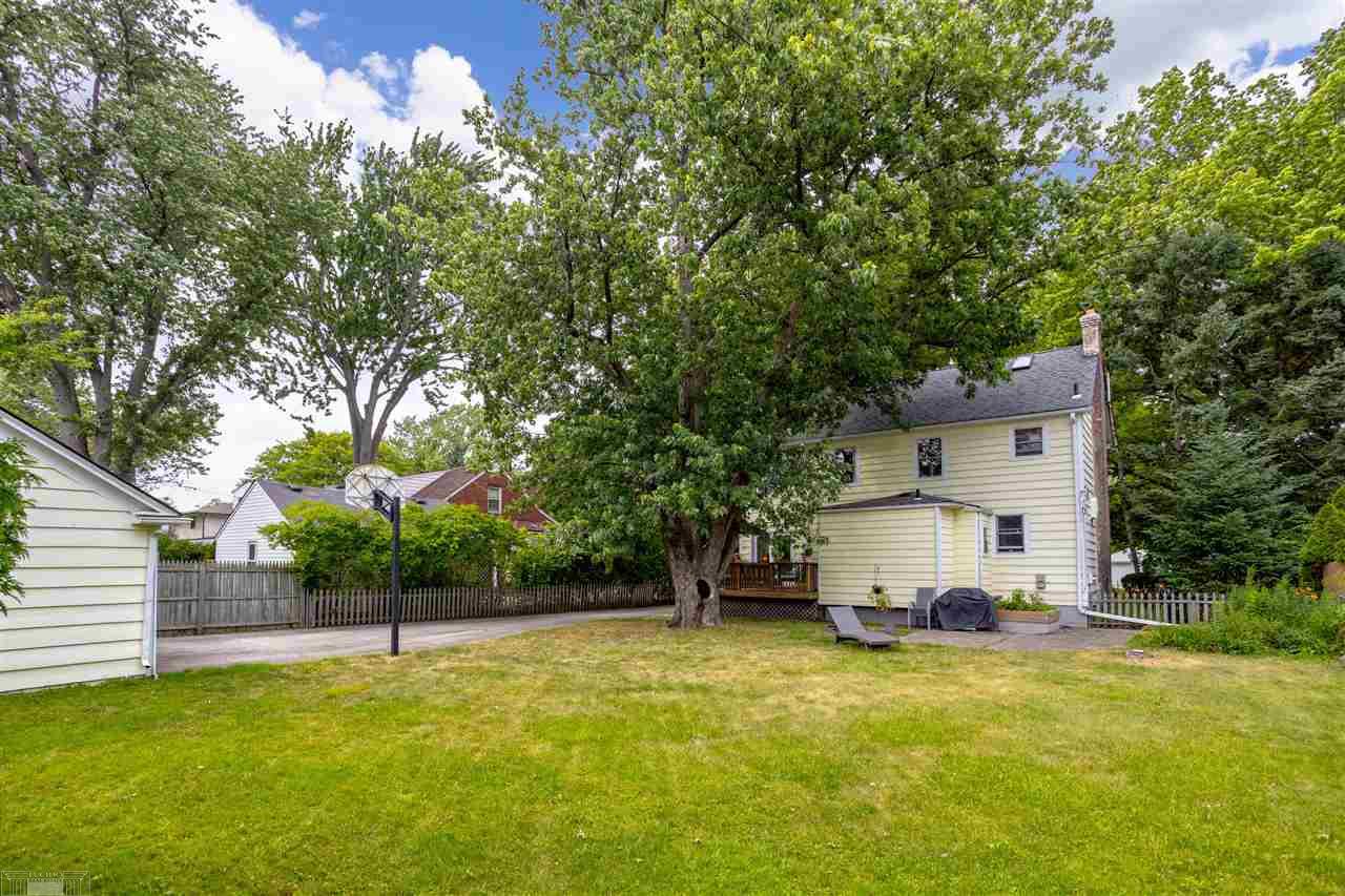 1817 Hawthorne Road Grosse Pointe Woods, MI 48236 - Photo 37 of 42