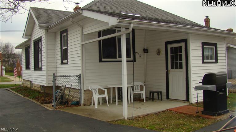 1239 Lander Road Cleveland, OH 44124 - Photo 3 of 25