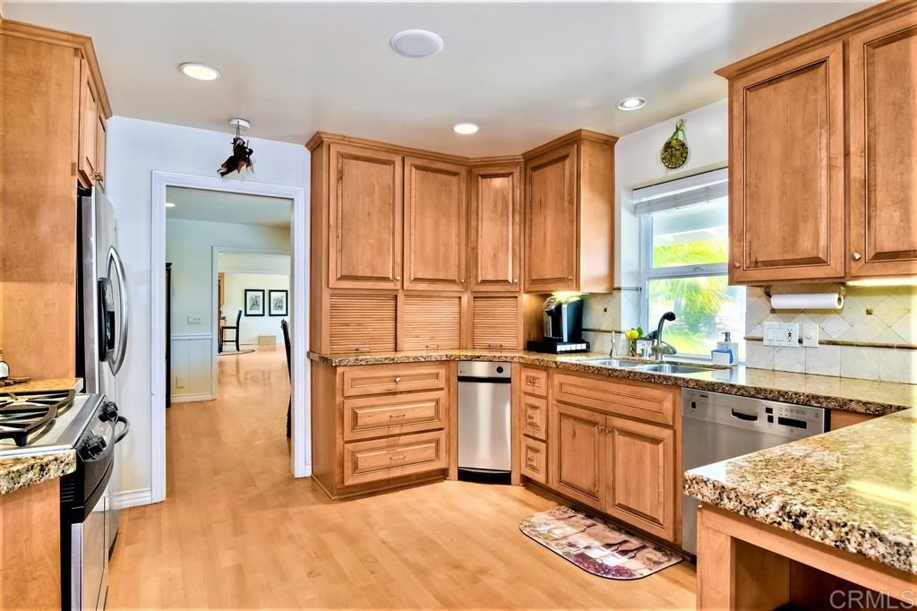 1685 Ridgeway Street Oceanside, CA 92054 - Photo 11 of 25 Gallery Image 11
