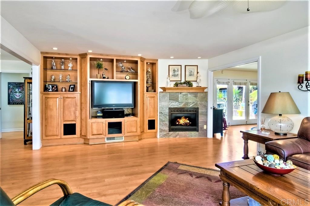 1685 Ridgeway Street Oceanside, CA 92054 - Photo 3 of 25 Gallery Image 3