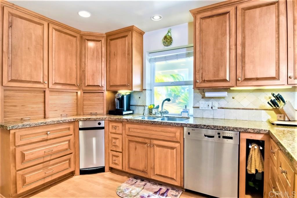 1685 Ridgeway Street Oceanside, CA 92054 - Photo 10 of 25 Gallery Image 10