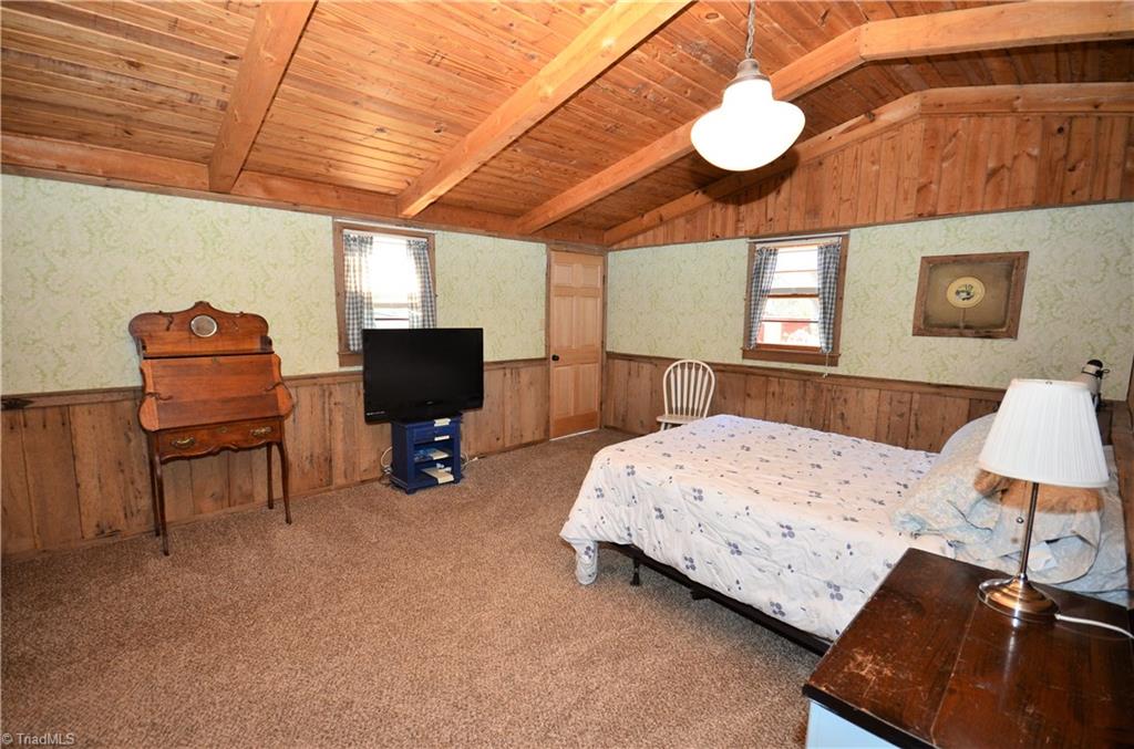 3019 W.O.W. Road Randleman, NC 27317 - Photo 10 of 23 Master bedroom