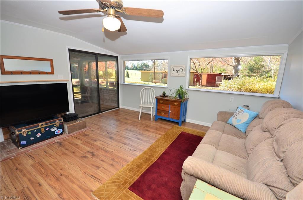 3019 W.O.W. Road Randleman, NC 27317 - Photo 5 of 23 Living room