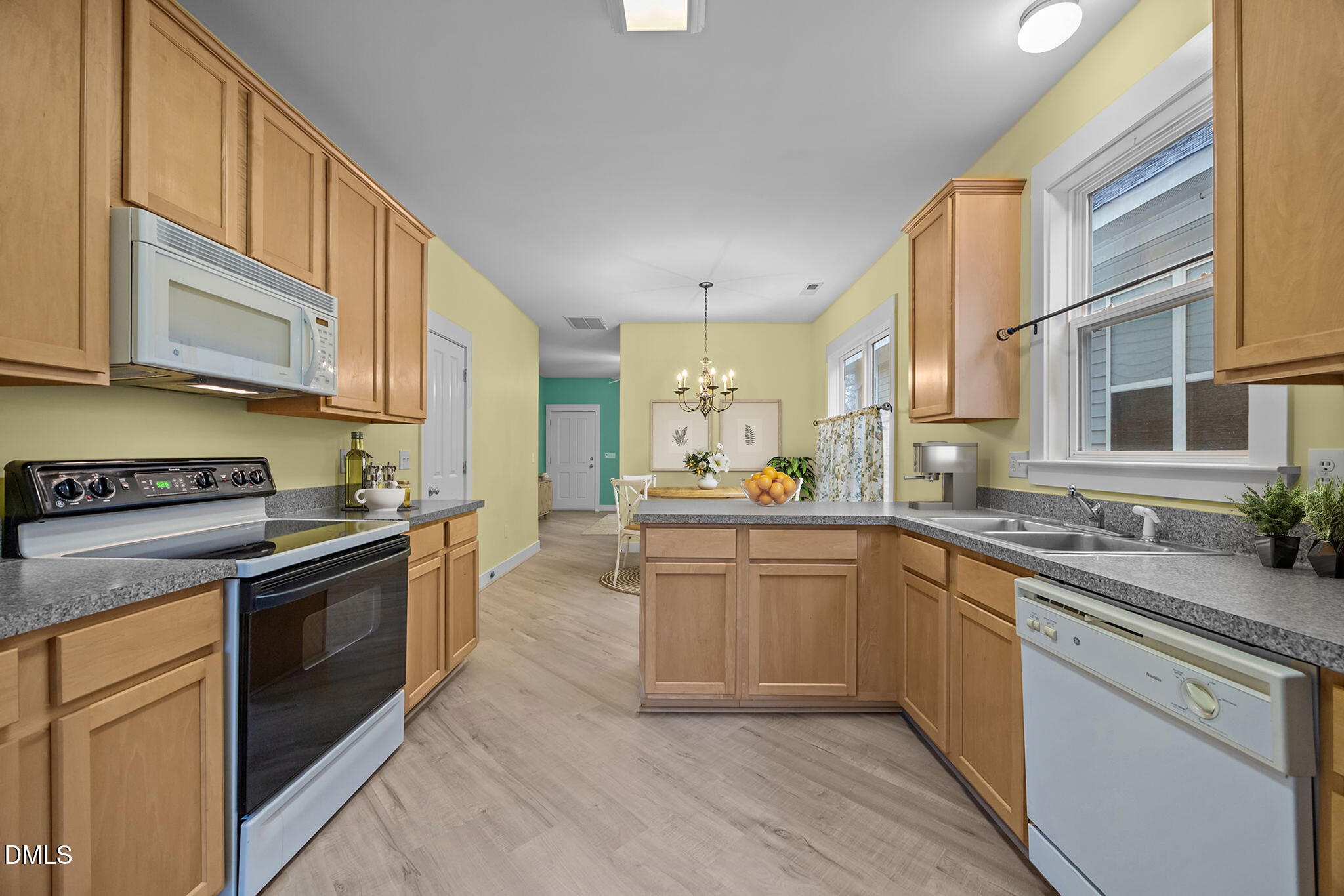 2817 Falls River Avenue Raleigh, NC 27614 - Photo 29 of 60 29-web-or-mls-IMG_8754 Kitchen and dinin