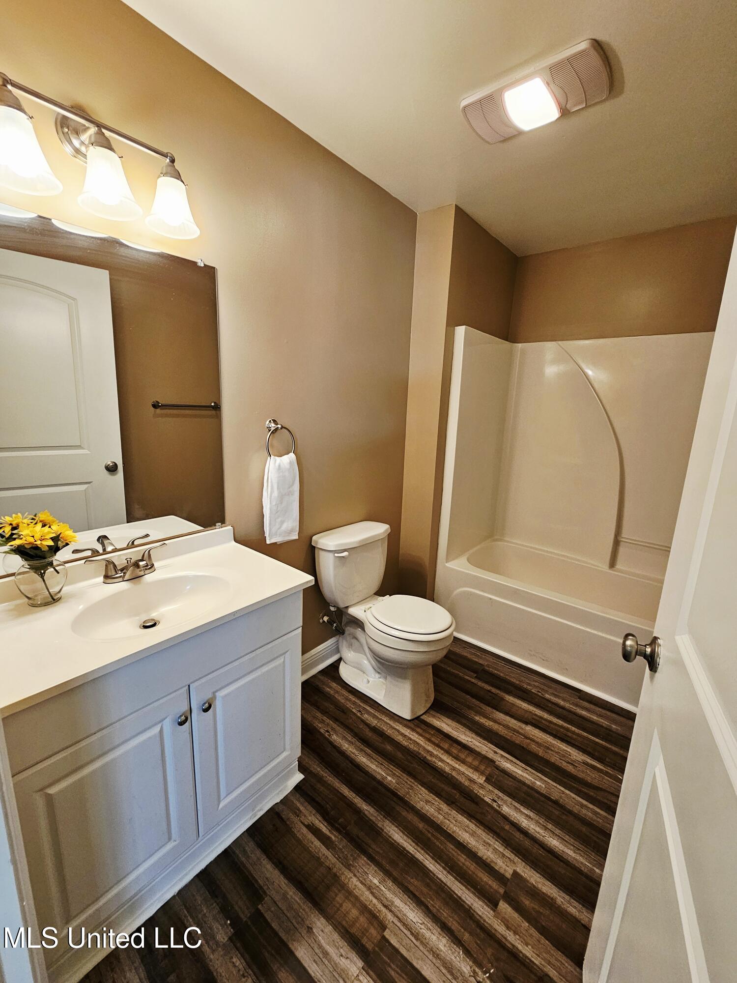 136 Baucum Road Carriere, MS 39426 - Photo 11 of 32 Bathroom
