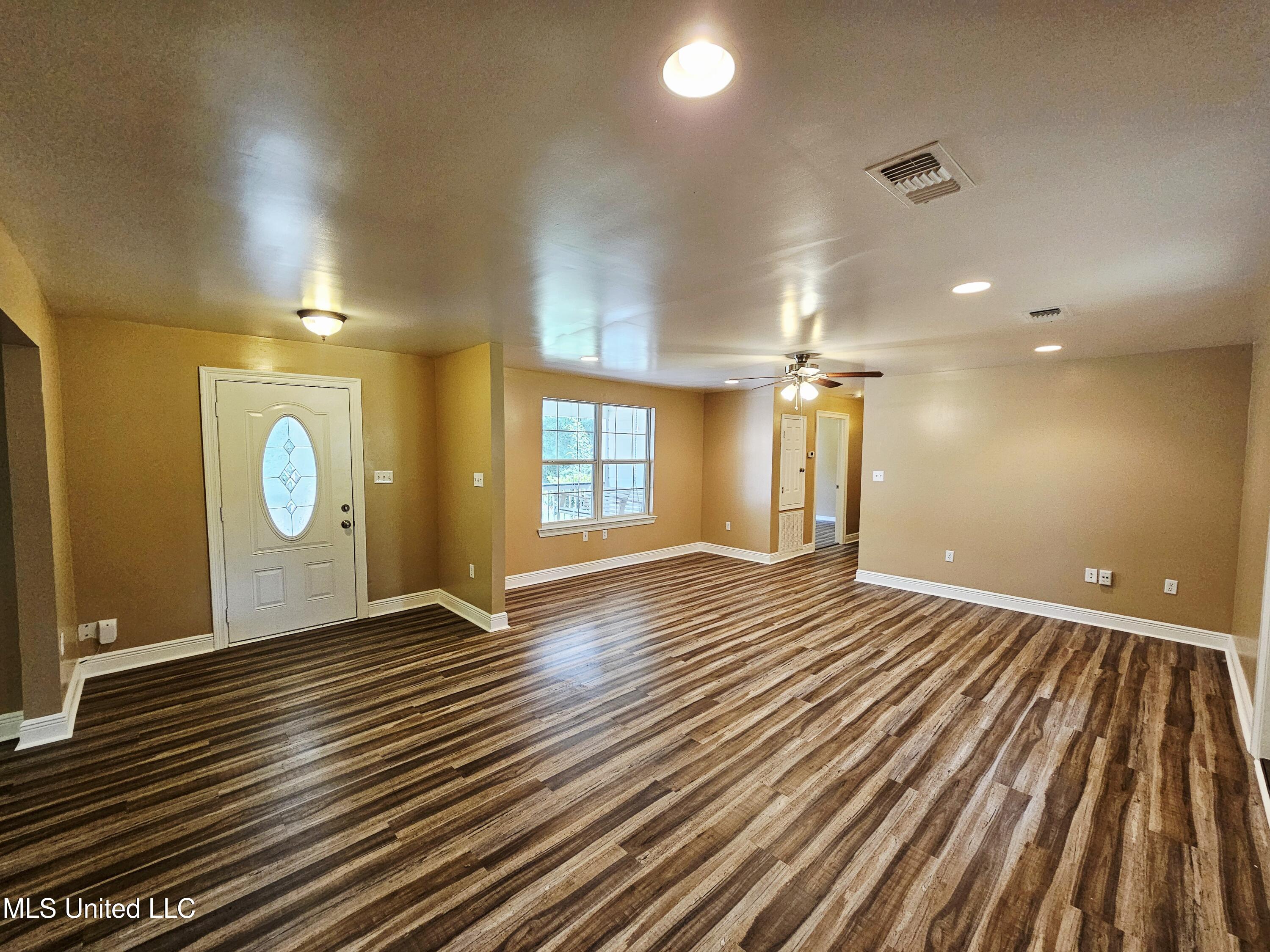 136 Baucum Road Carriere, MS 39426 - Photo 3 of 32 Living room