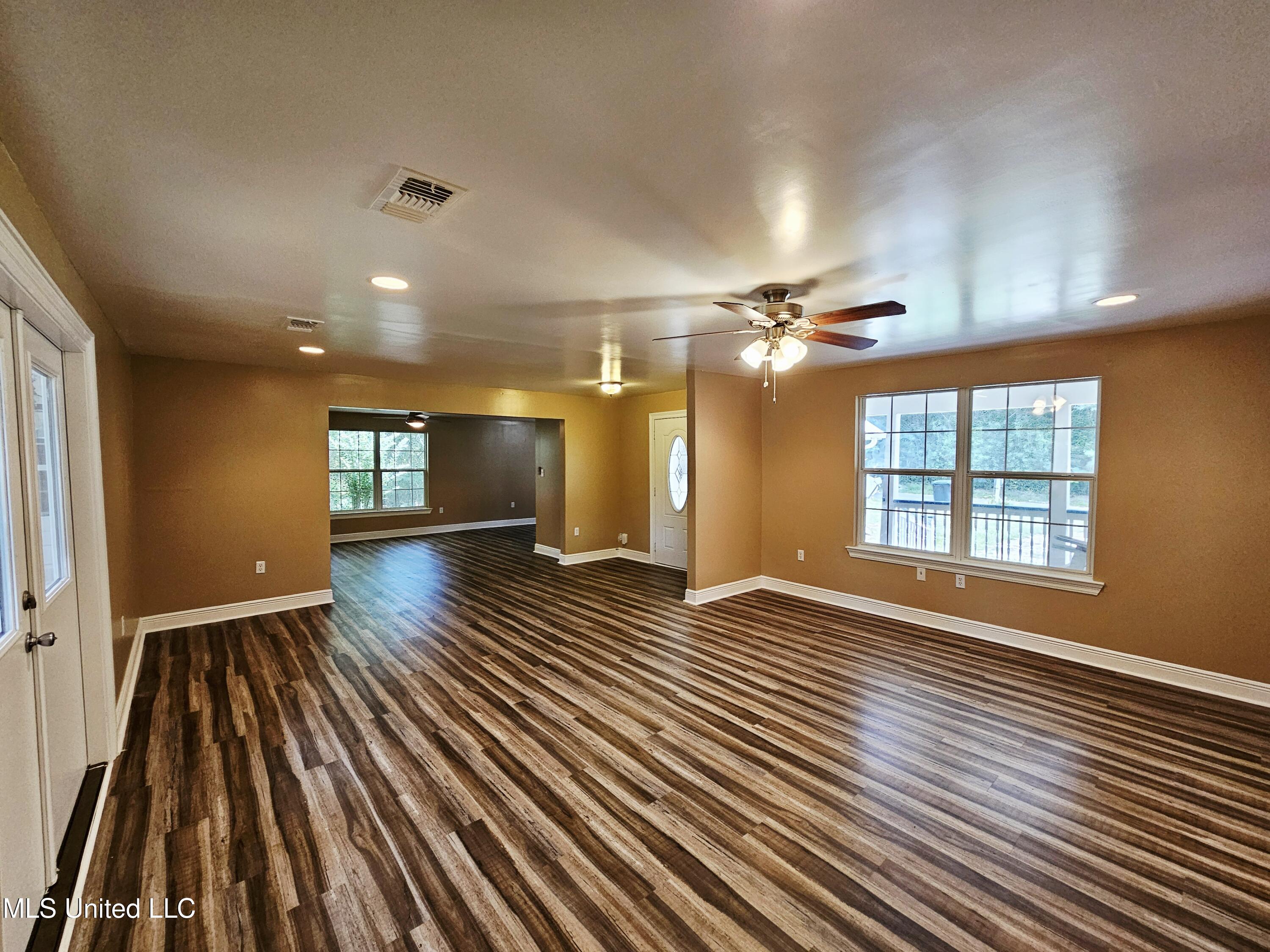 136 Baucum Road Carriere, MS 39426 - Photo 4 of 32 Living room