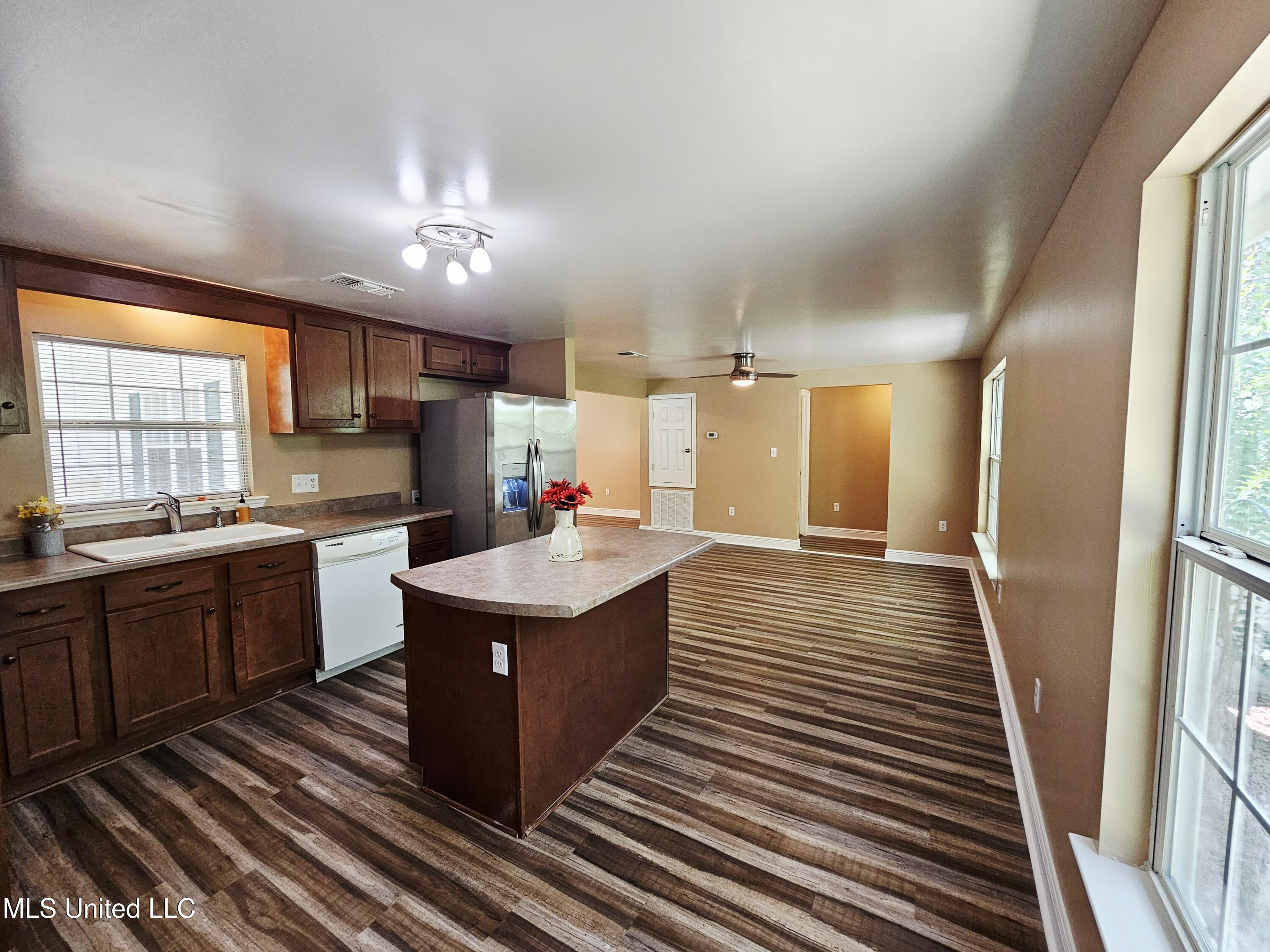 136 Baucum Road Carriere, MS 39426 - Photo 6 of 32 Kitchen