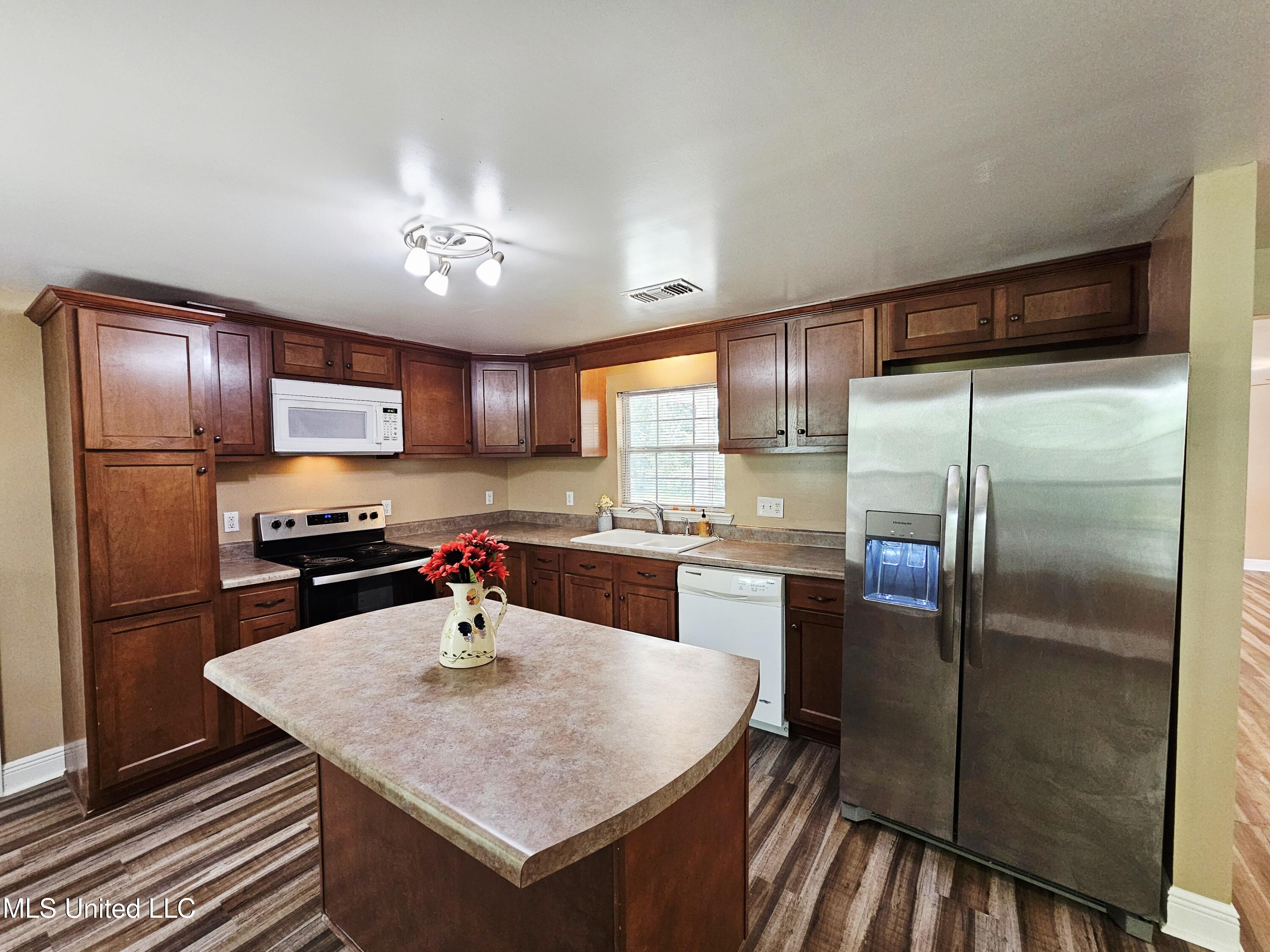 136 Baucum Road Carriere, MS 39426 - Photo 7 of 32 Kitchen