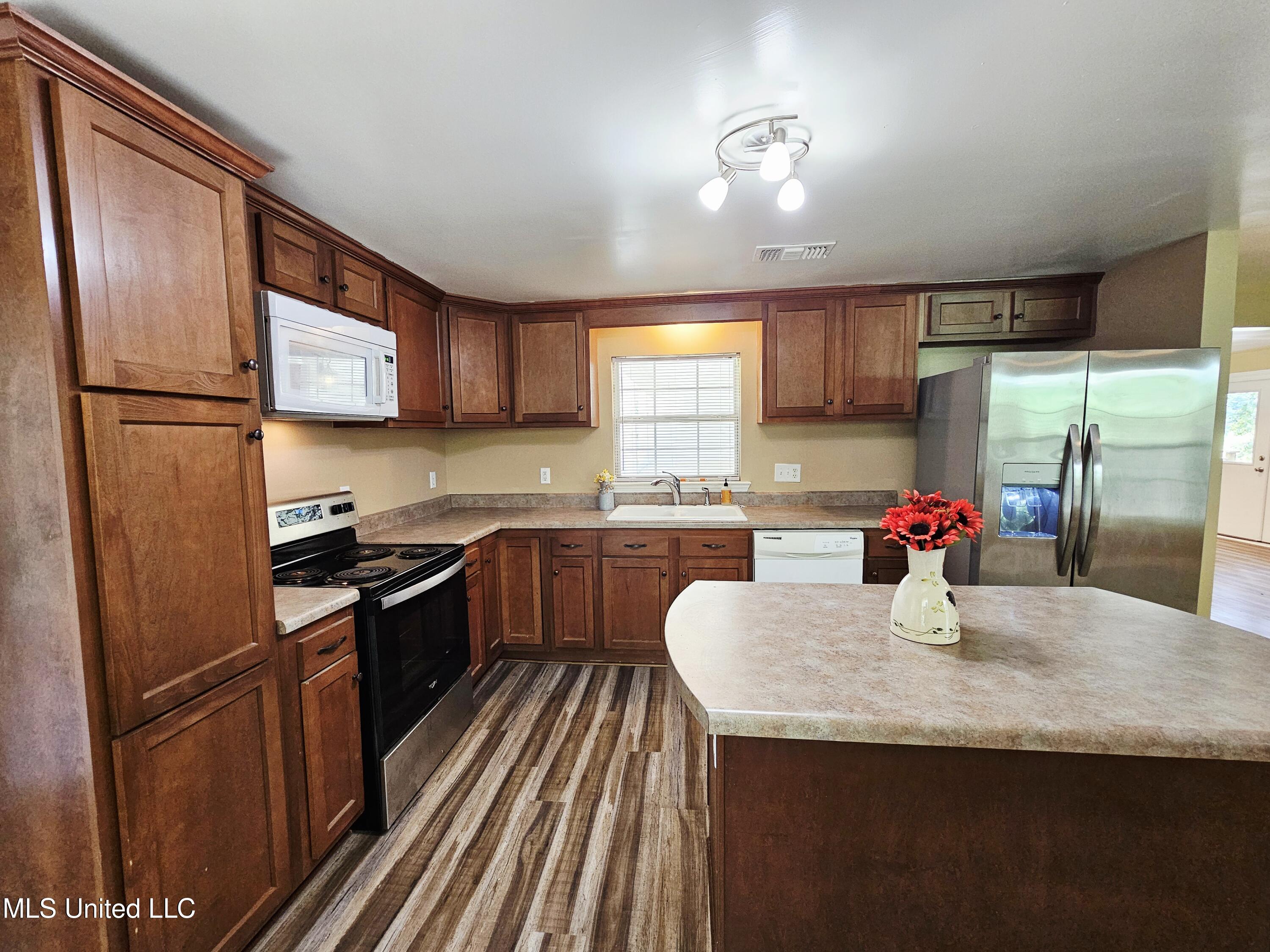 136 Baucum Road Carriere, MS 39426 - Photo 8 of 32 Kitchen