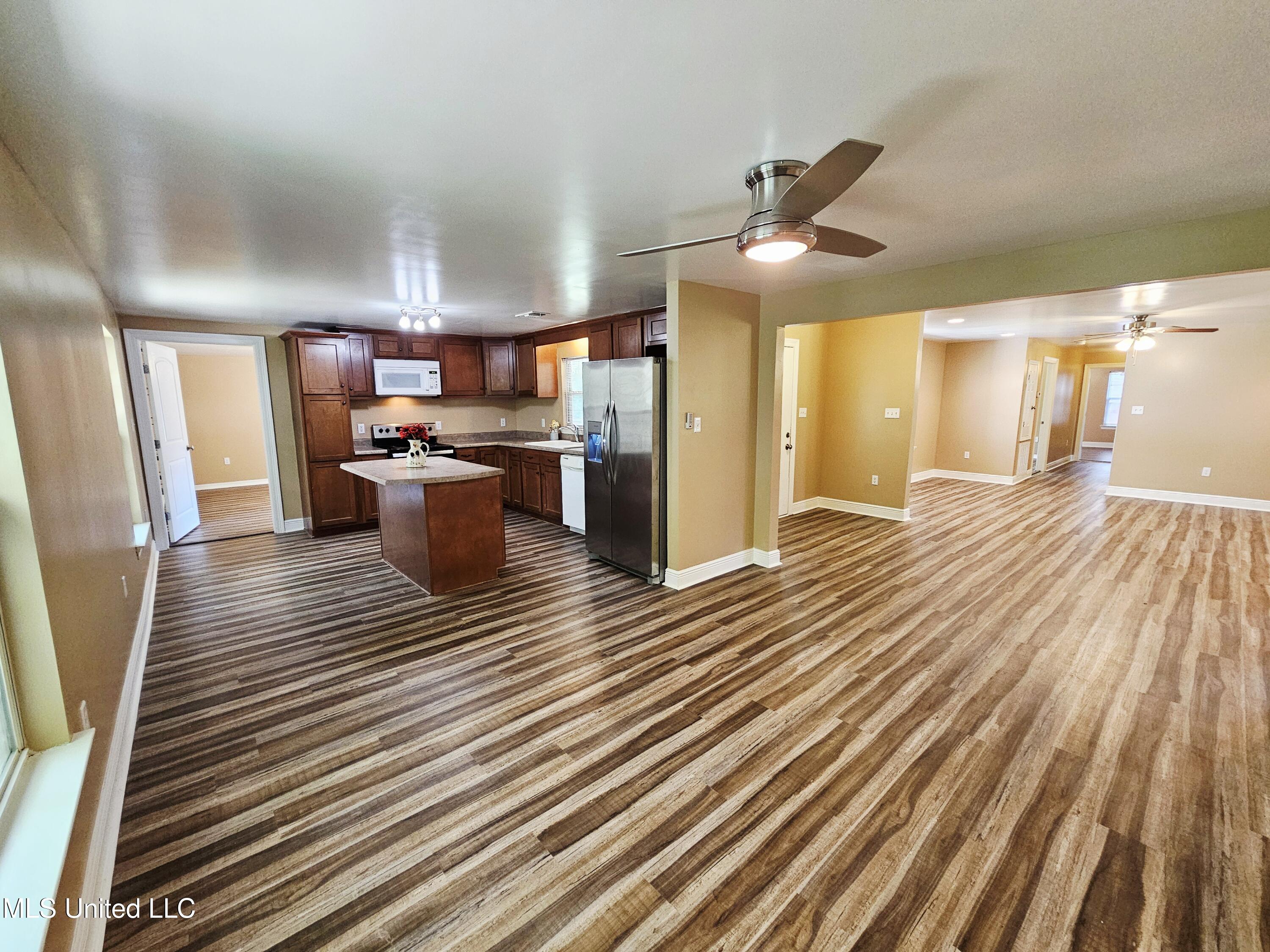 136 Baucum Road Carriere, MS 39426 - Photo 9 of 32 Dining area
