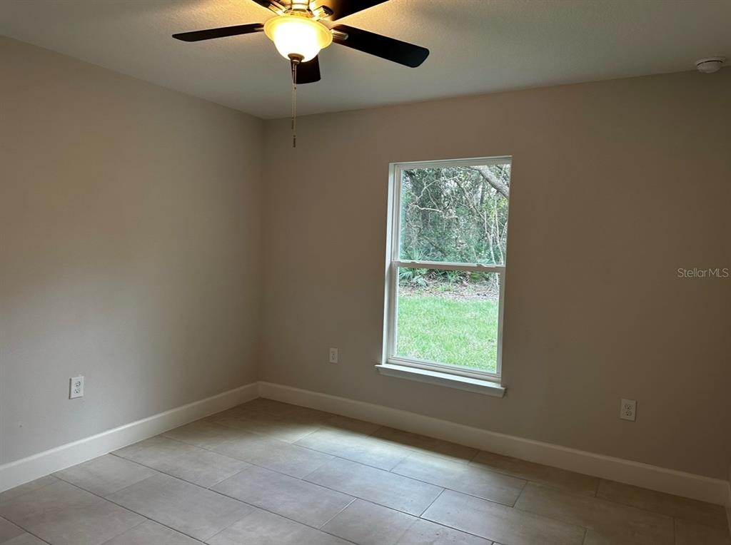 1450 5th Avenue DeLand, FL 32724 - Photo 13 of 16 an empty room with a window