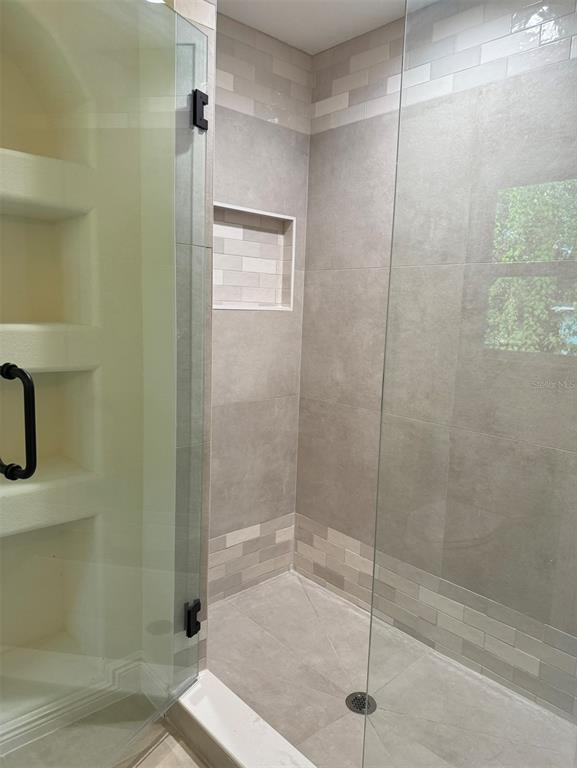 1450 5th Avenue DeLand, FL 32724 - Photo 5 of 16 a bathroom with a shower