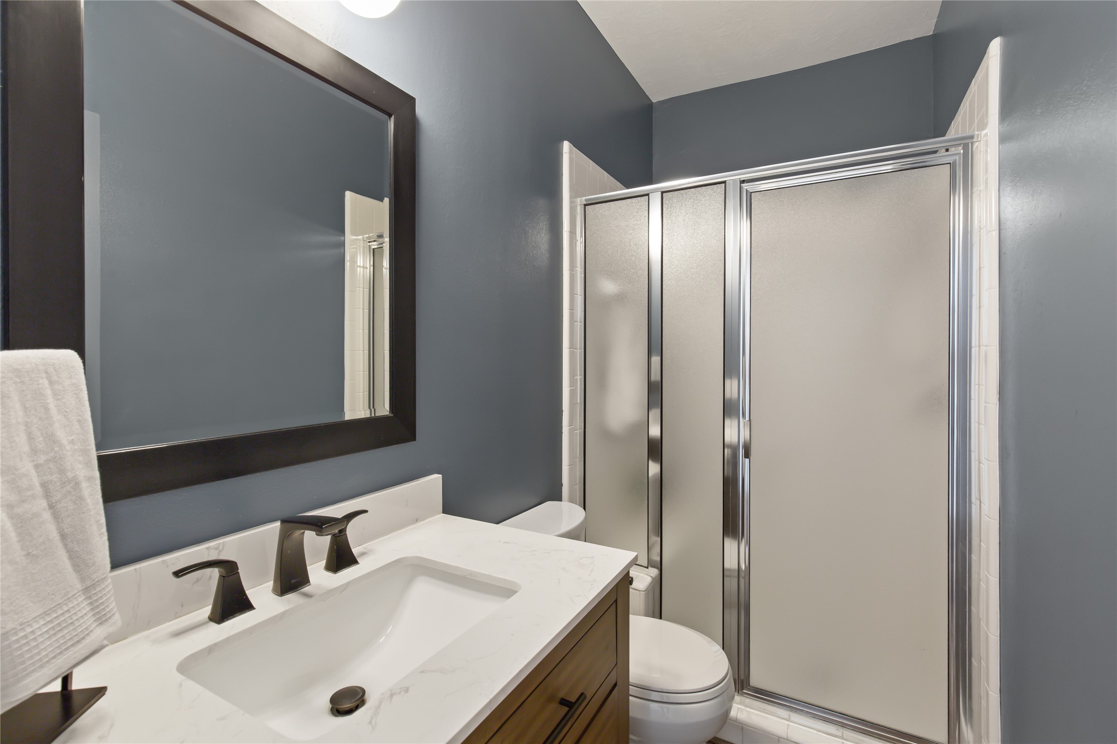 37363 Masters Circle Magnolia, TX 77355 - Photo 23 of 41 Secondary Bathroom