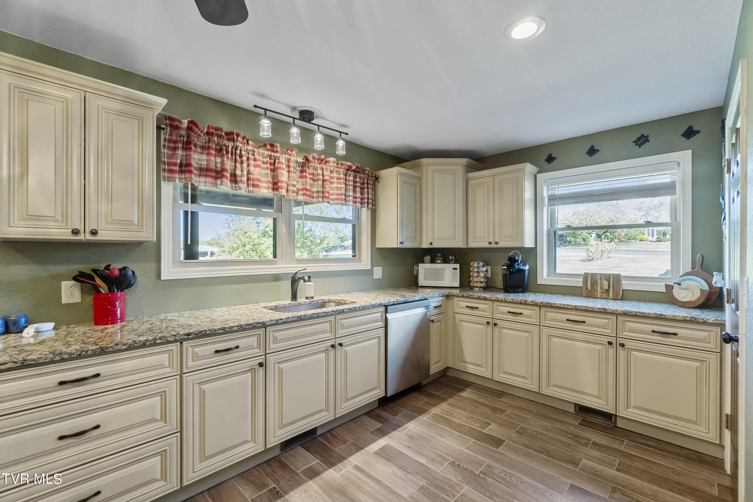 315 Emerald Road Mosheim, TN 37818 - Photo 19 of 78 DSC00484