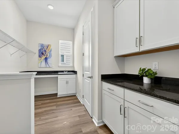 a view of house with a big yard