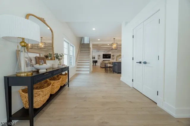 a view of lobby with livingroom