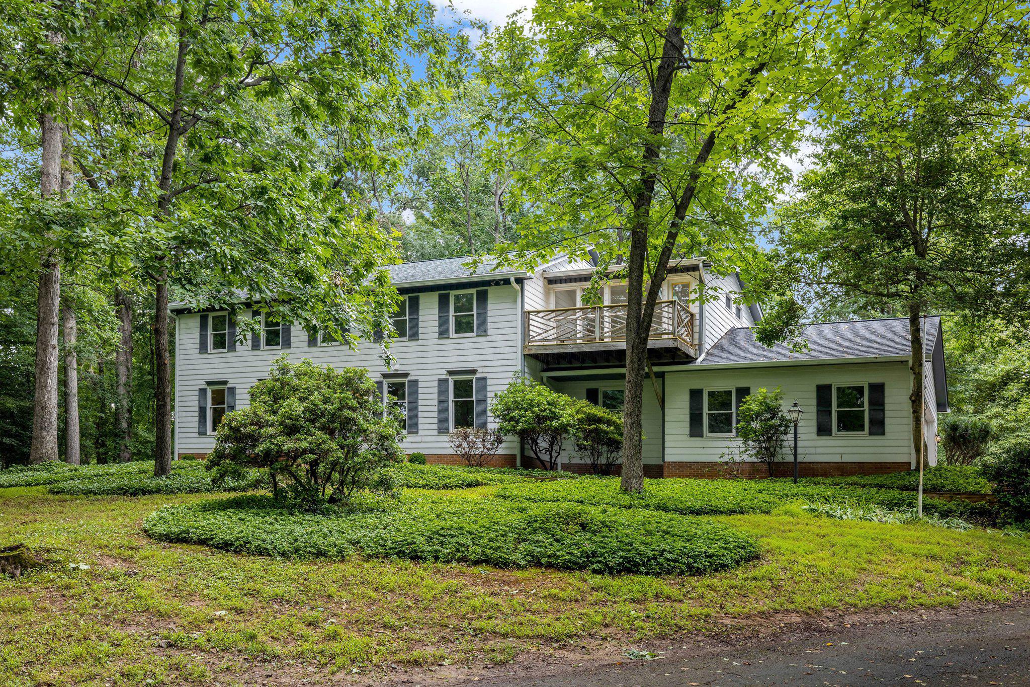 1132 Springvale Road Great Falls, VA 22066 - Photo 2 of 81 Charming Great Falls home minutes to Rt 7.