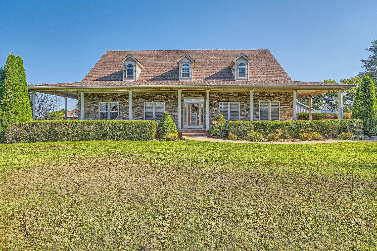 2378 Tom Fitzgerald Road Columbia, TN 38401 - Photo 2 of 34 a front view of a house with garden