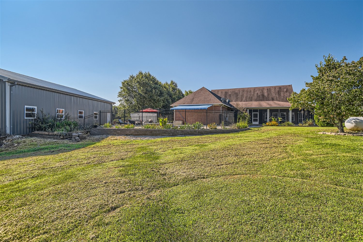 2378 Tom Fitzgerald Road Columbia, TN 38401 - Photo 25 of 34 a swimming pool view with a outdoor seating