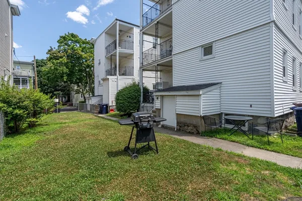 $2,400 | 62 Vernal Street, Unit 3, Everett, MA 02149