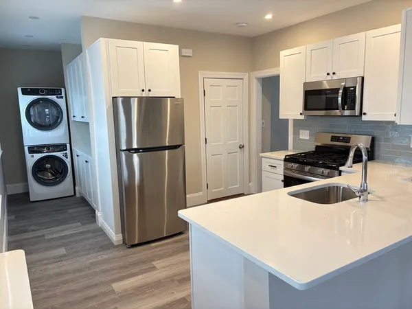 $2,400 | 62 Vernal Street, Unit 3, Everett, MA 02149