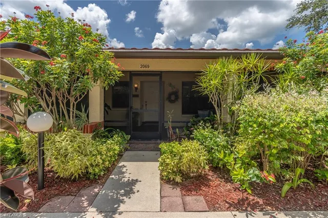 $280,000 | 2069 Pine Isle Lane, Unit 2069, Naples, FL 34112