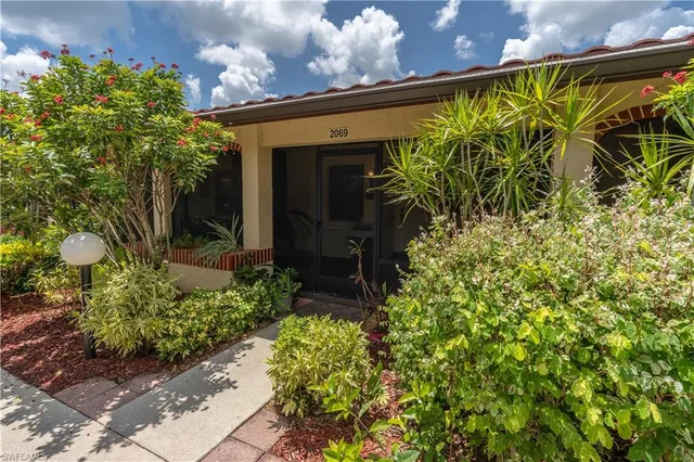 $280,000 | 2069 Pine Isle Lane, Unit 2069, Naples, FL 34112