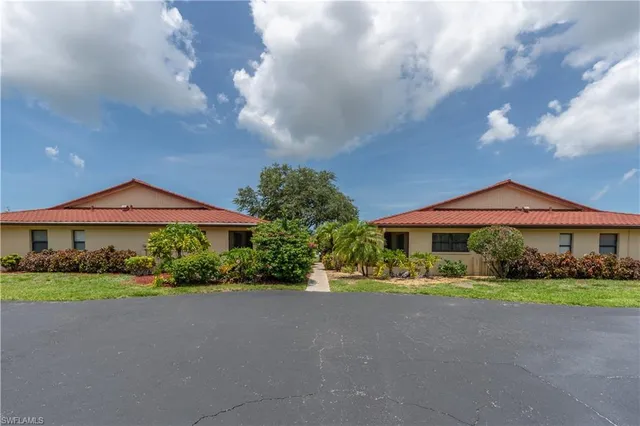 $280,000 | 2069 Pine Isle Lane, Unit 2069, Naples, FL 34112