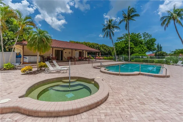 $280,000 | 2069 Pine Isle Lane, Unit 2069, Naples, FL 34112