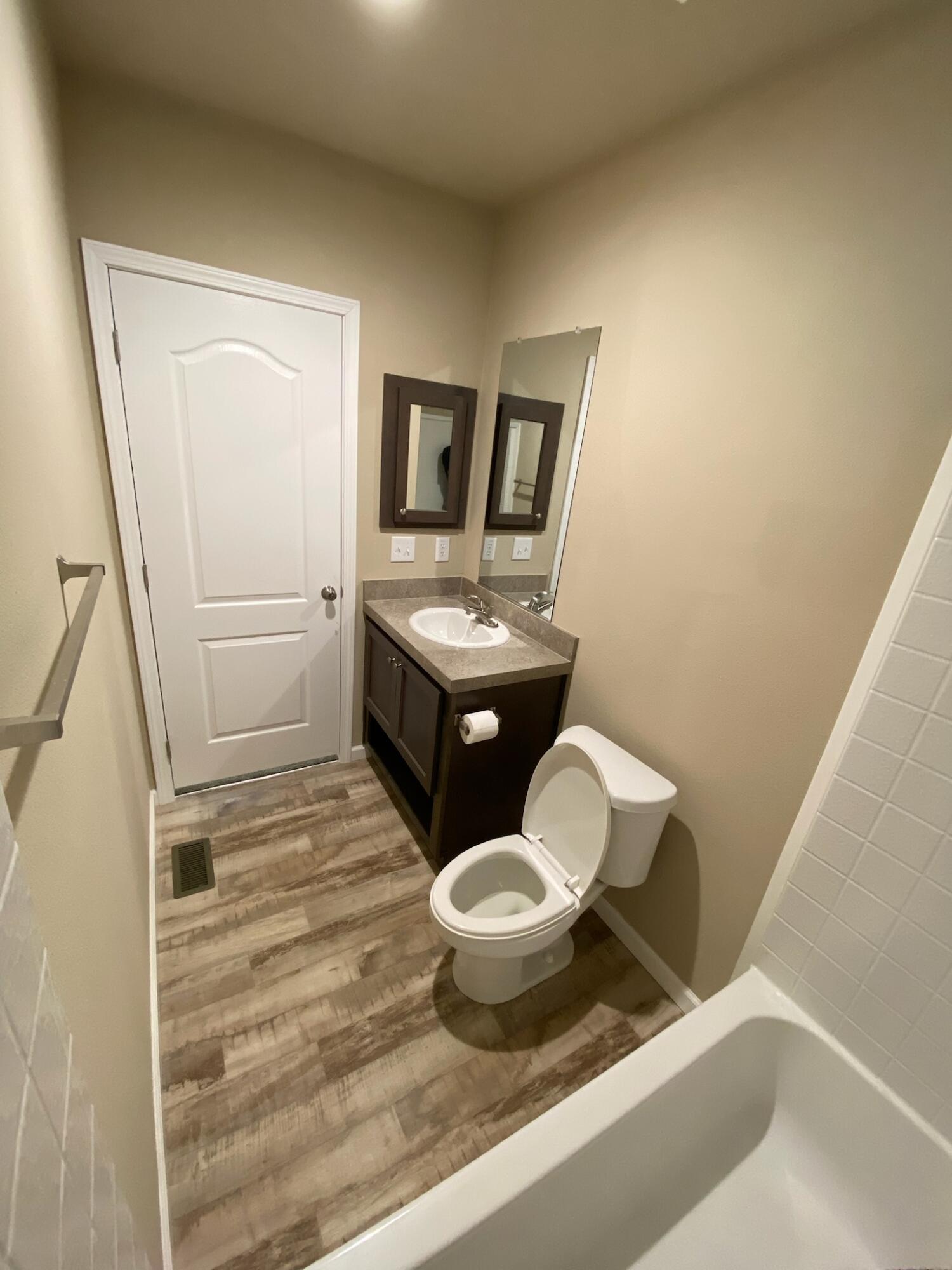52511 Ammon Road La Pine, OR 97739 - Photo 35 of 44 2nd Bathroom