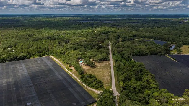a view of a outdoor space with a street