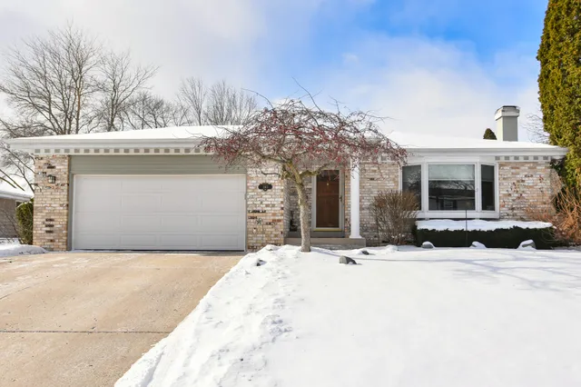 $399,900 | 1143 Rainbow Court West, Mukwonago, WI 53149