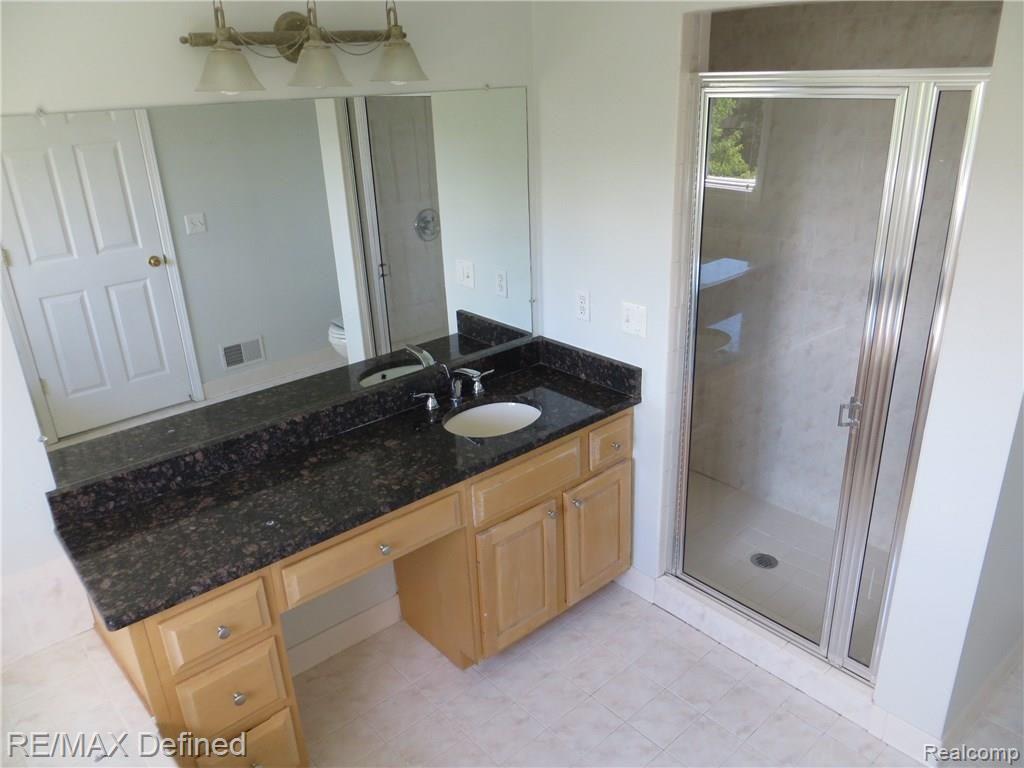1850 Cloverdale Drive Rochester, MI 48307 - Photo 16 of 23 Master Bath Granite Vanity Top