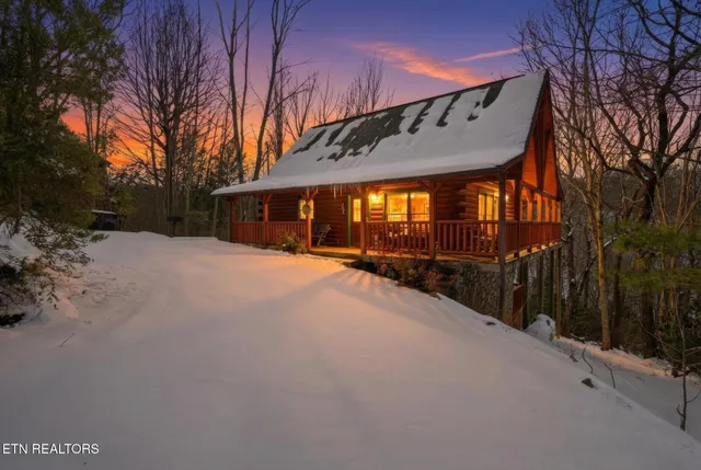 $699,000 | 1713 Pkwy View Court, Sevierville, TN 37876