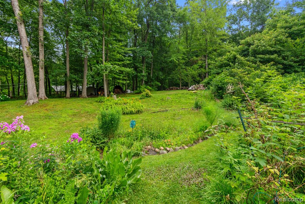 5500 Hartland Road Fenton, MI 48430 - Photo 21 of 28