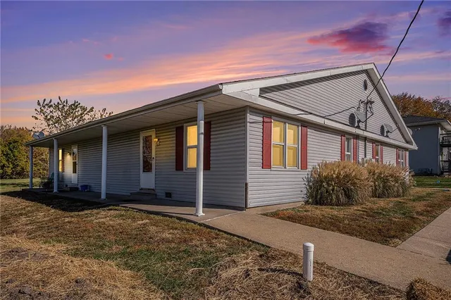 $355,000 | 1100 Colonial Drive, Lathrop, MO 64465