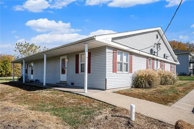 $355,000 | 1100 Colonial Drive, Lathrop, MO 64465