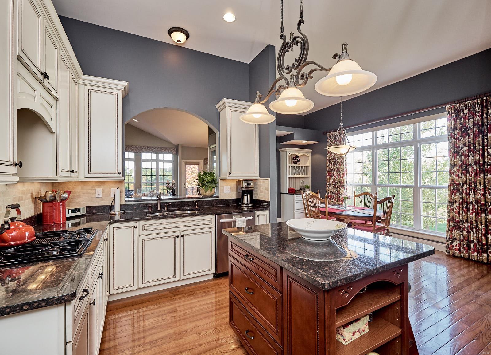 323 Kendall Ridge Court Chesterfield, MO 63017 - Photo 13 of 35