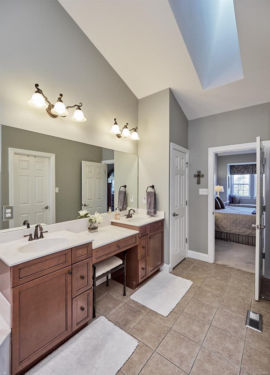 323 Kendall Ridge Court Chesterfield, MO 63017 - Photo 19 of 35