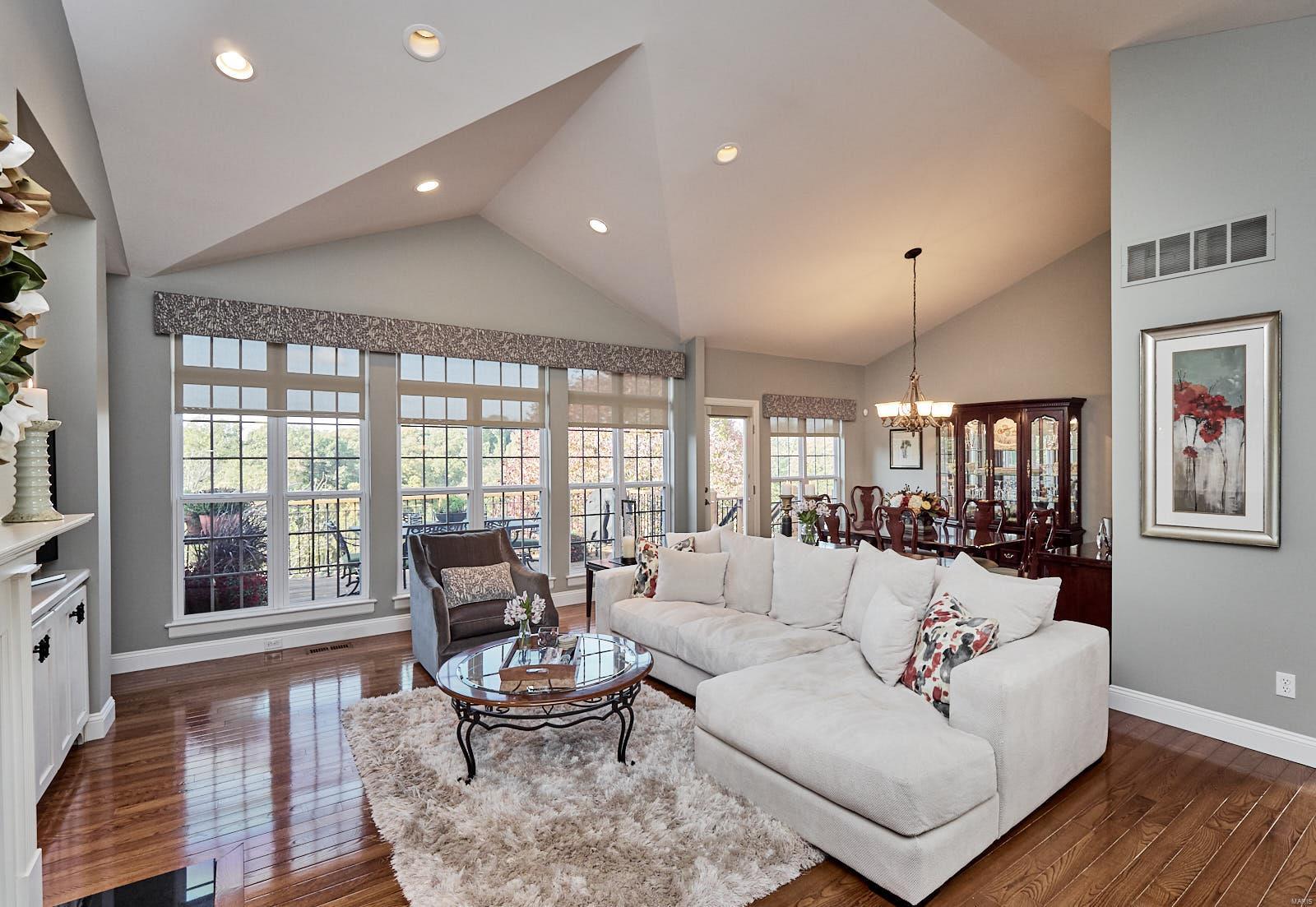 323 Kendall Ridge Court Chesterfield, MO 63017 - Photo 6 of 35