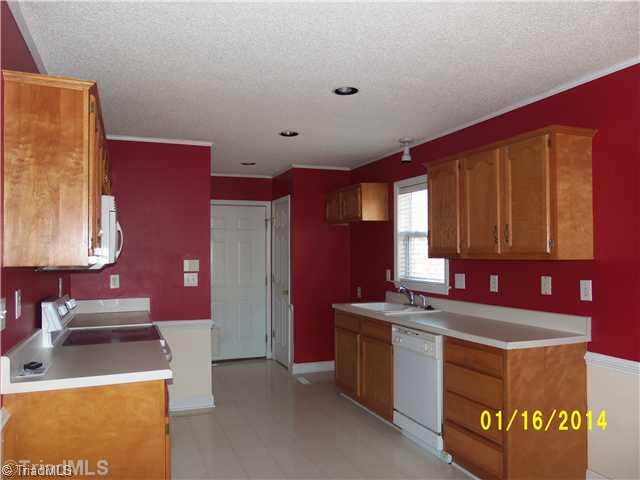 5455 Springhouse Farm Road Winston-Salem, NC 27107 - Photo 2 of 13 Kitchen.