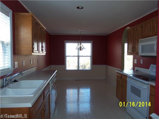 5455 Springhouse Farm Road Winston-Salem, NC 27107 - Photo 4 of 13 Breakfast.