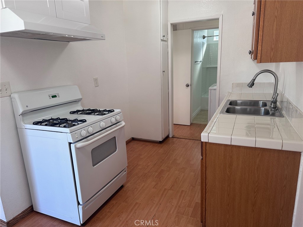 318 East Walnut Street, Unit B Santa Ana, CA 92701 - Photo 4 of 9 a kitchen with a stove and a sink